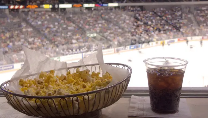 How many calories do NHL players eat per day